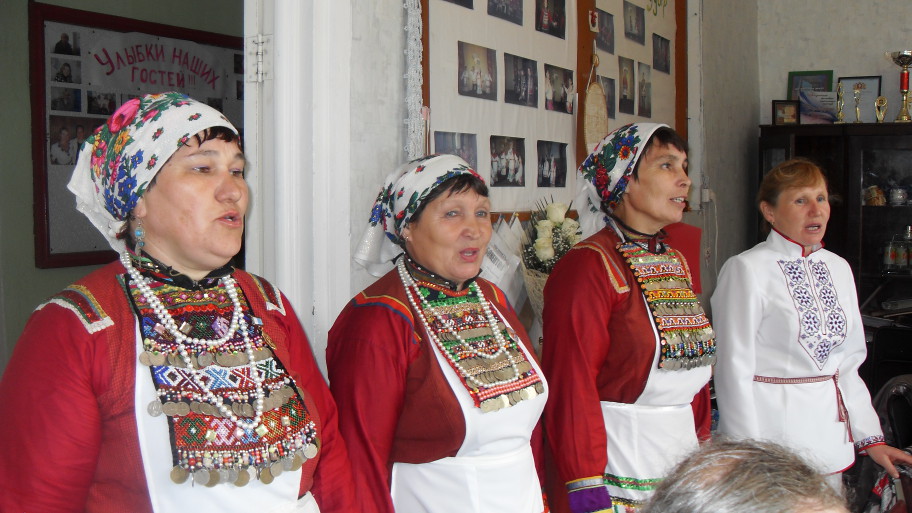Вышла книга с народными песнями уральских мари